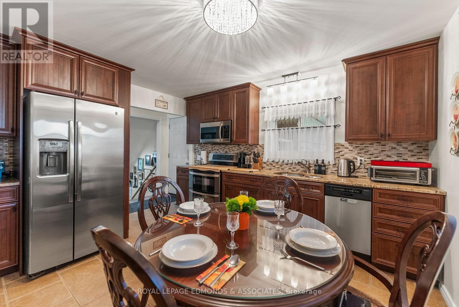 593 Roy Street W, Laurentian Valley, Ontario  K8A 6R6 - Photo 9 - X12500484