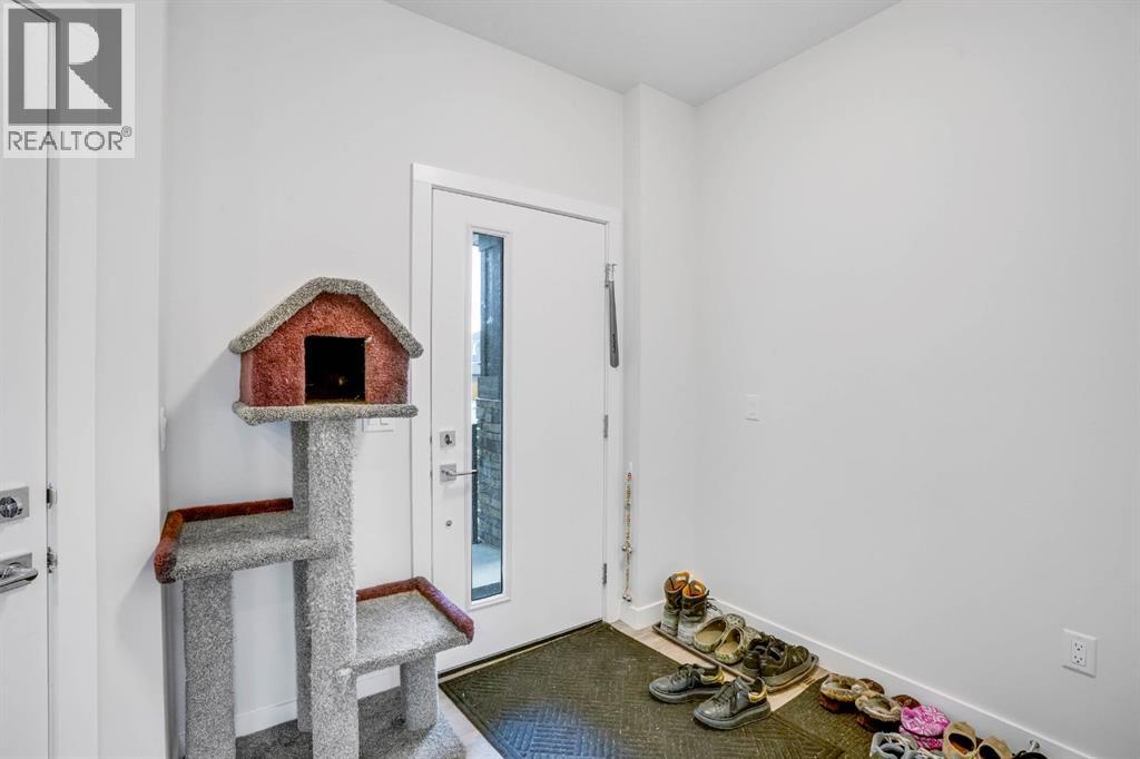 Property at 28 Midtown Close SW image 2