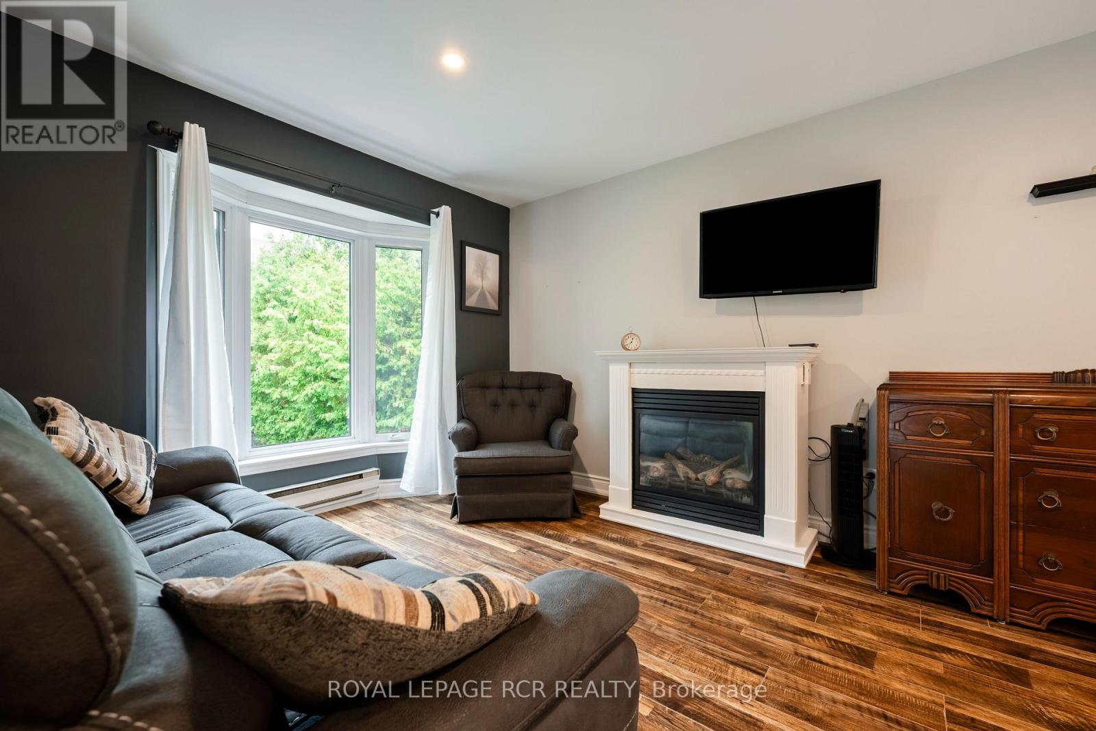 310 Shelburne Place, Shelburne, Ontario  L9V 3A9 - Photo 3 - X12497326