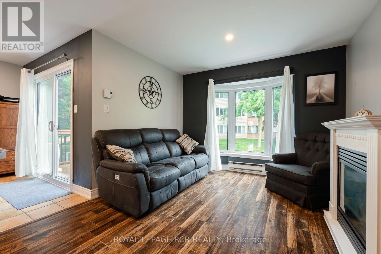 310 Shelburne Place, Shelburne, Ontario  L9V 3A9 - Photo 4 - X12497326