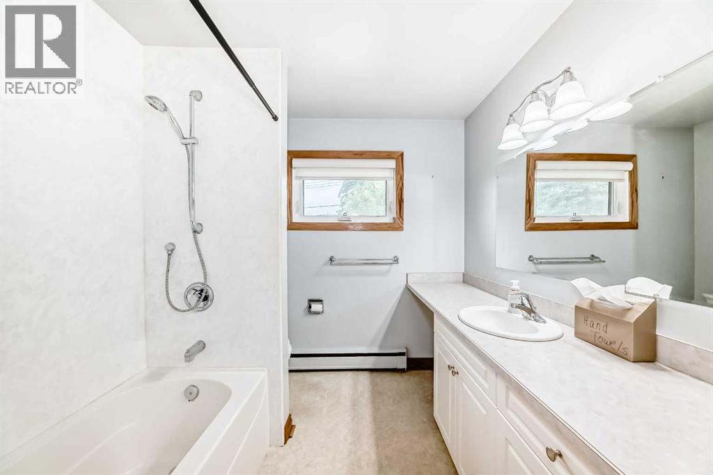 73 Kirby Place Sw, Calgary, Alberta  T2V 2K7 - Photo 14 - A2238186