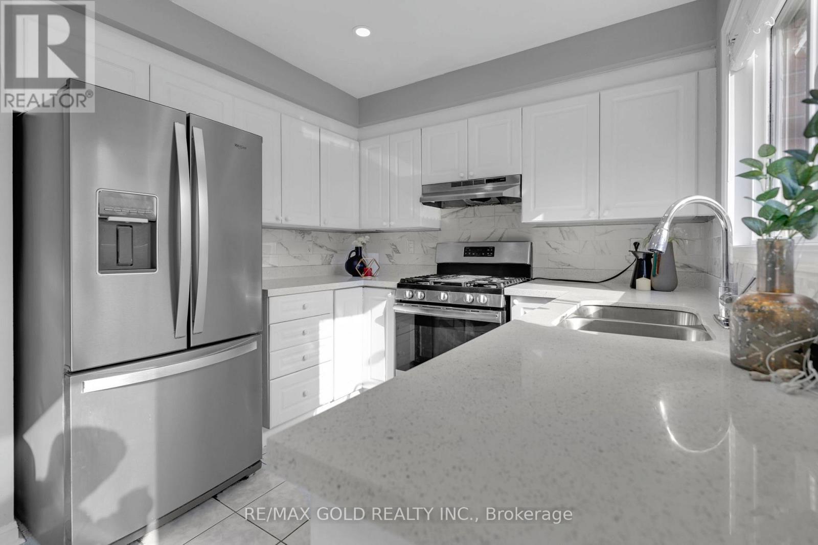 30 Worthington Avenue, Brampton, Ontario  L7A 1M9 - Photo 14 - W12499960