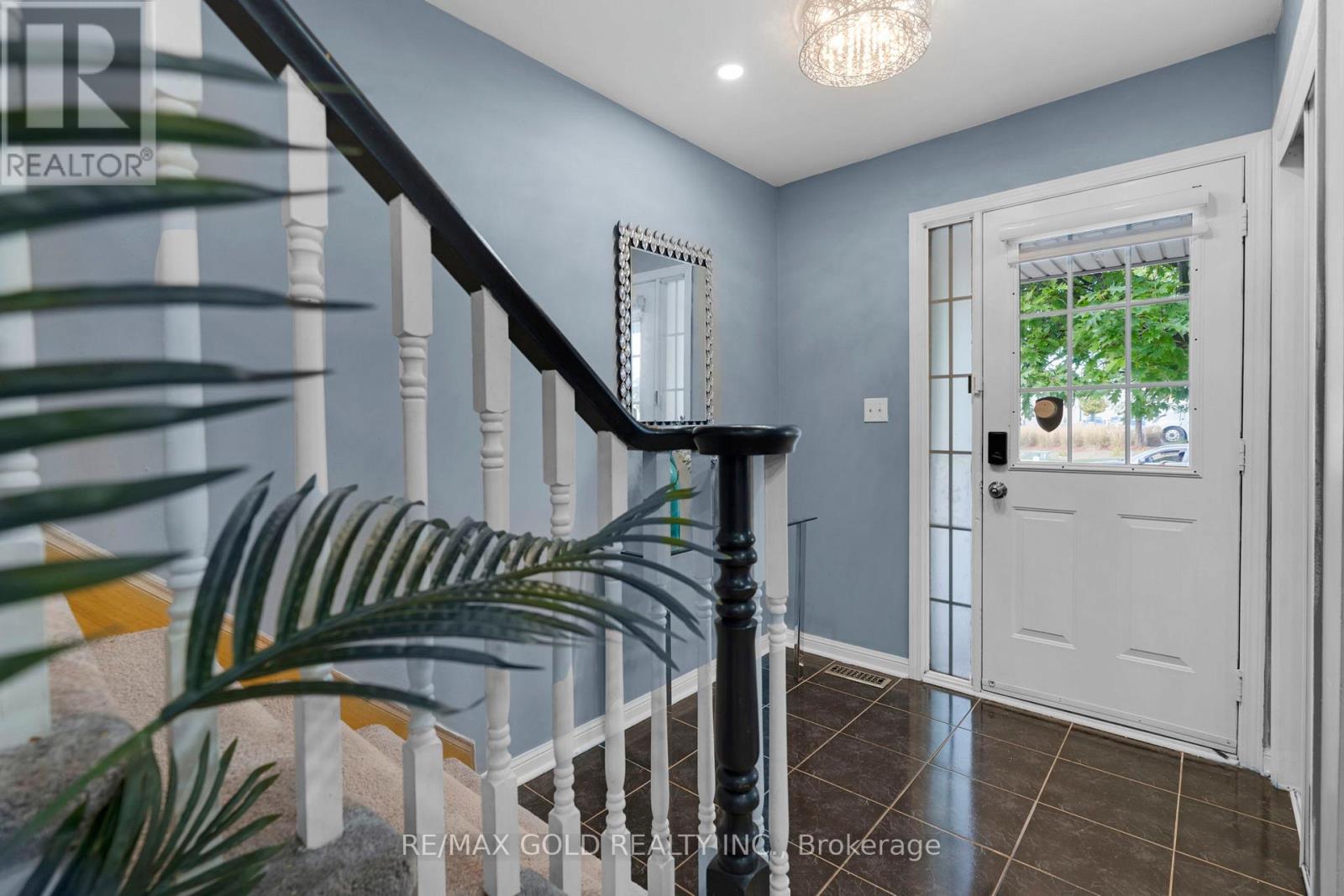 30 Worthington Avenue, Brampton, Ontario  L7A 1M9 - Photo 6 - W12499960