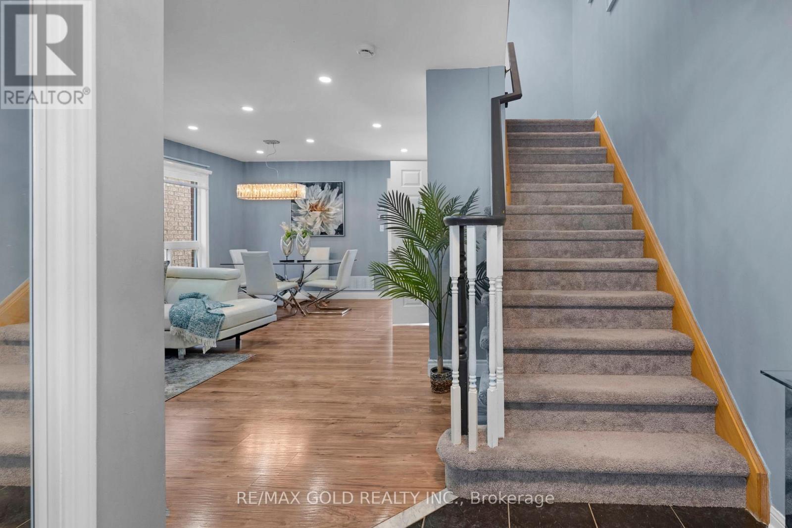 30 Worthington Avenue, Brampton, Ontario  L7A 1M9 - Photo 7 - W12499960