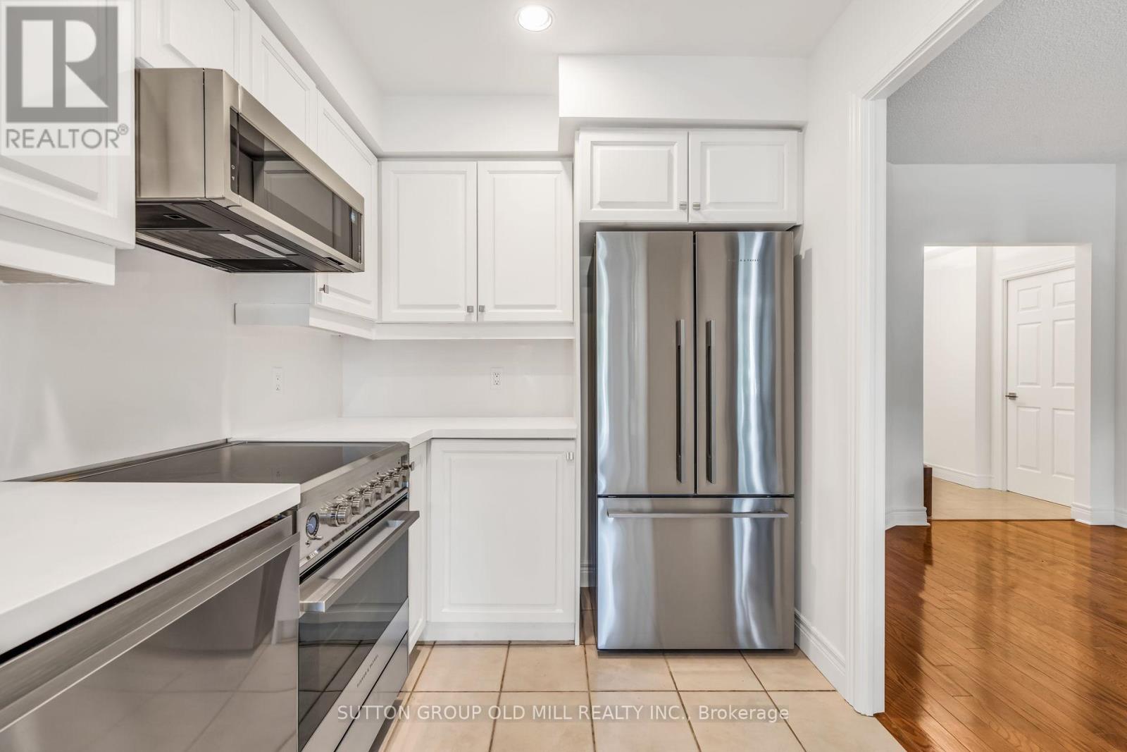 206 - 10 Old Mill Trail, Toronto (Kingsway South), Ontario  M8X 2Y9 - Photo 10 - W12500508