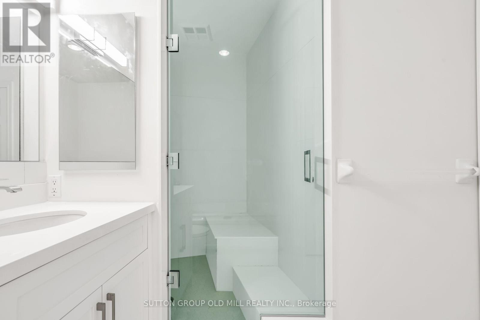 206 - 10 Old Mill Trail, Toronto (Kingsway South), Ontario  M8X 2Y9 - Photo 17 - W12500508