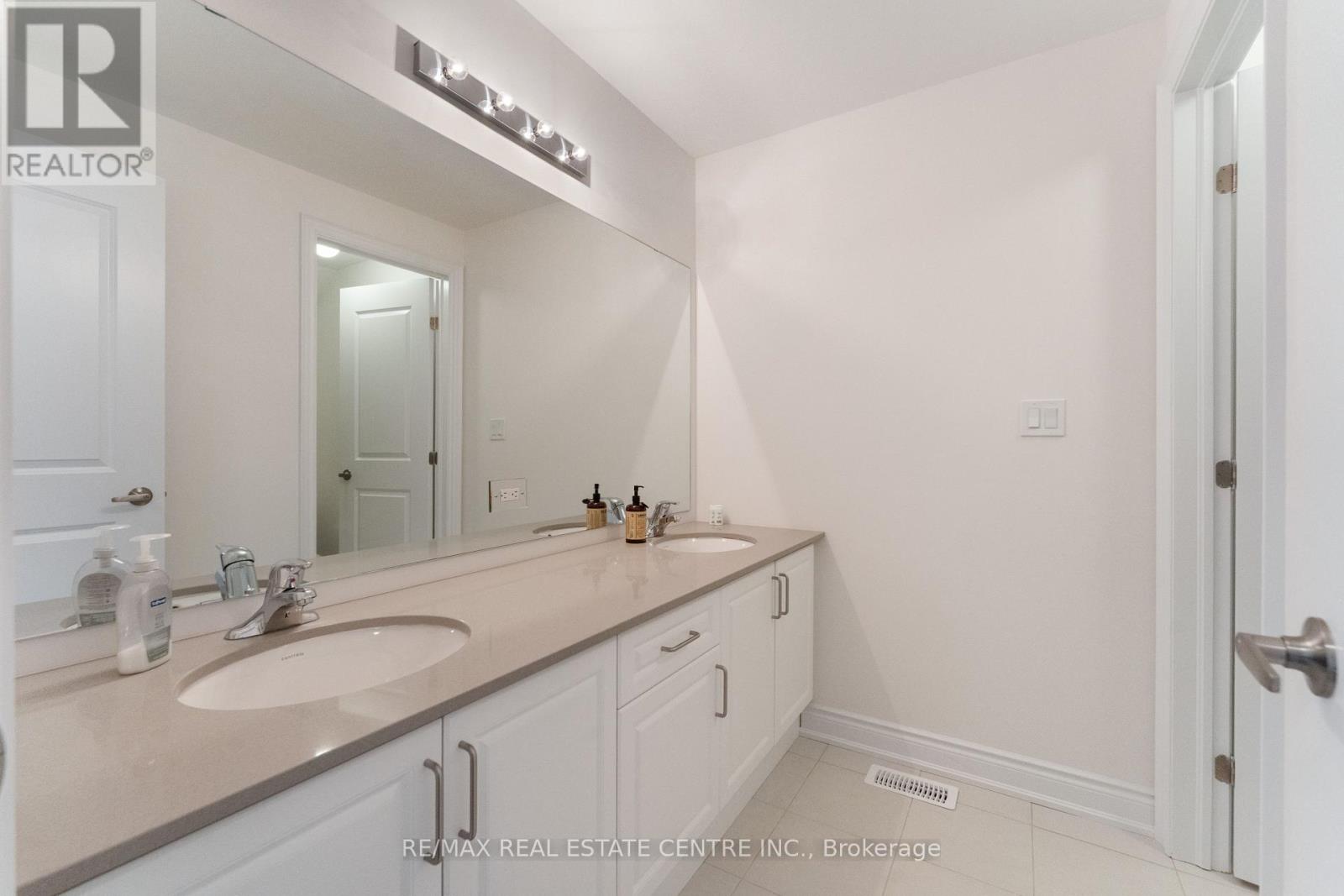 3077 Perkins Way, Oakville, Ontario  L6H 7G1 - Photo 25 - W12500510