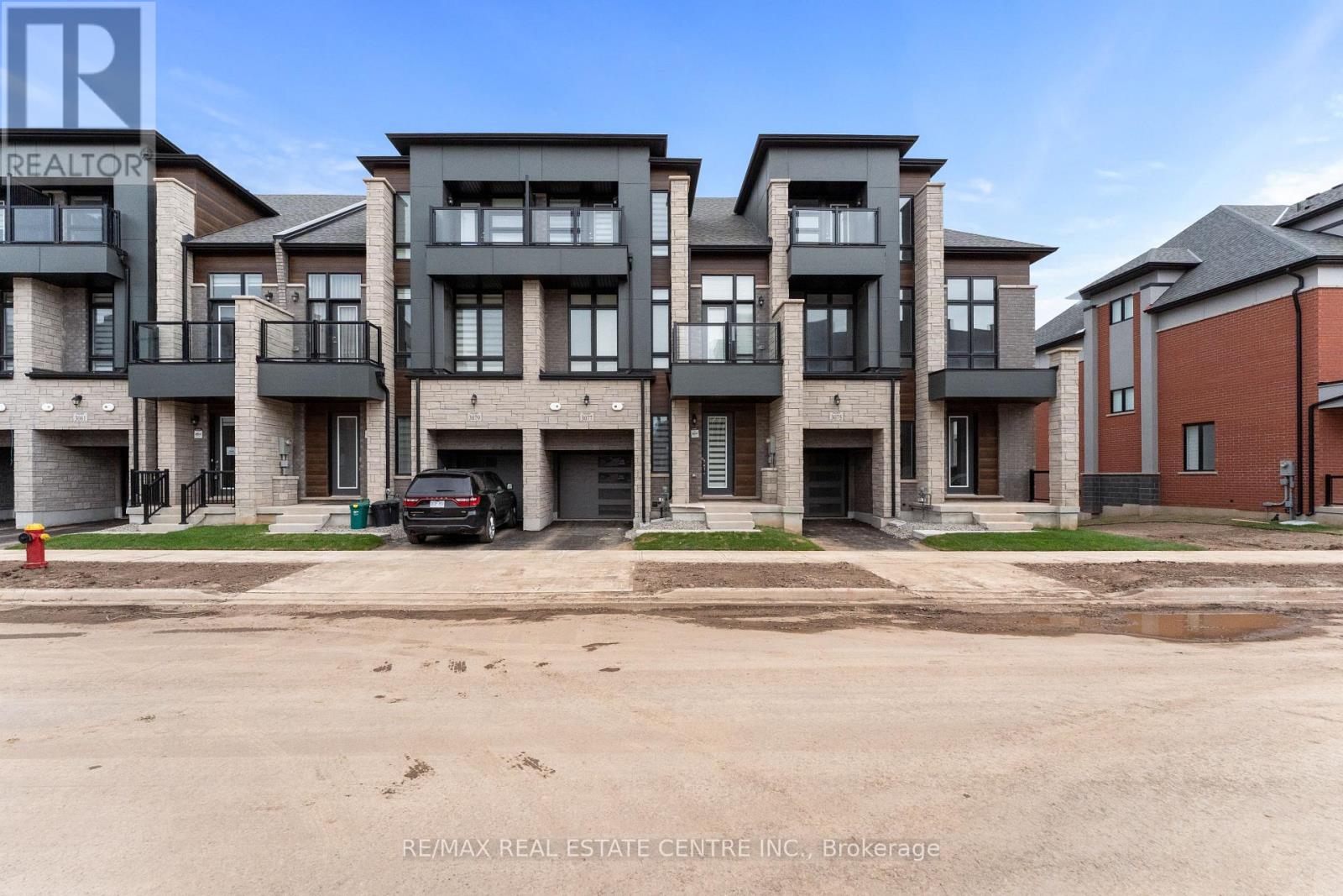 3077 Perkins Way, Oakville, Ontario  L6H 7G1 - Photo 3 - W12500510