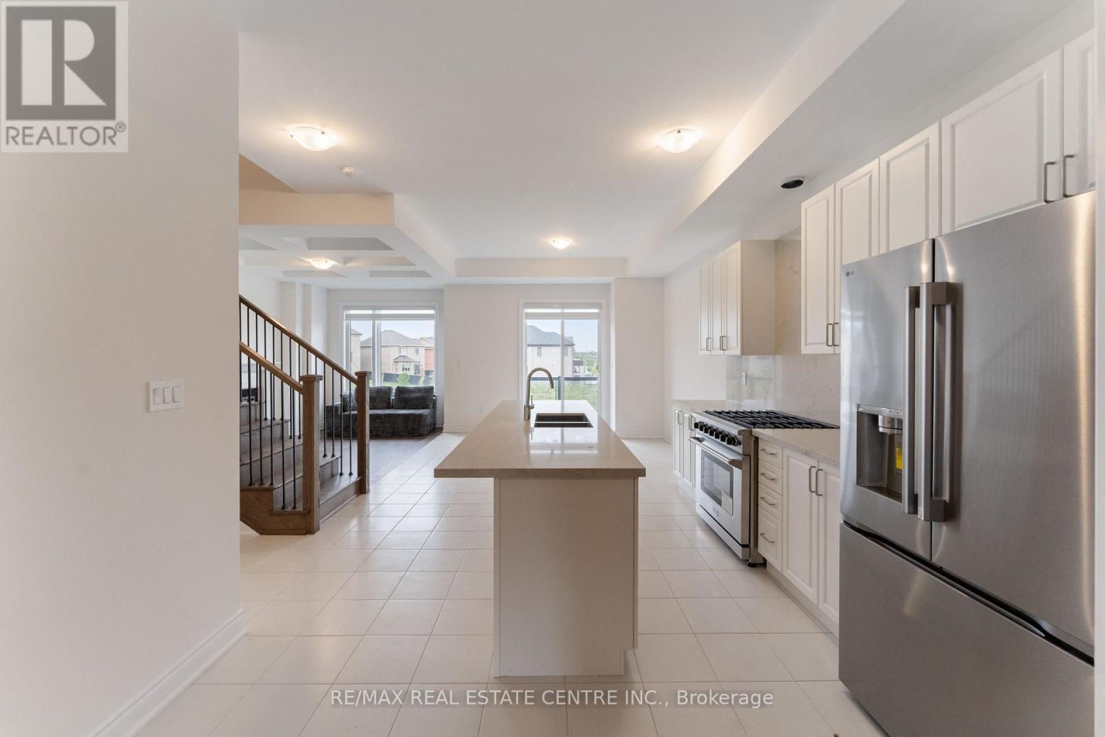 3077 Perkins Way, Oakville, Ontario  L6H 7G1 - Photo 5 - W12500510