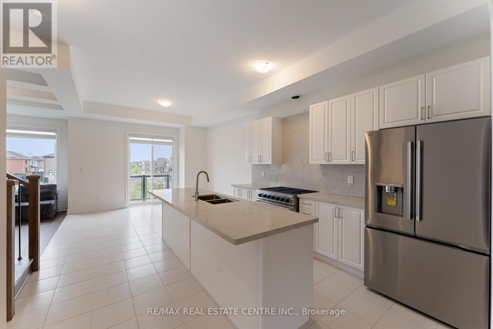 3077 Perkins Way, Oakville, Ontario  L6H 7G1 - Photo 7 - W12500510