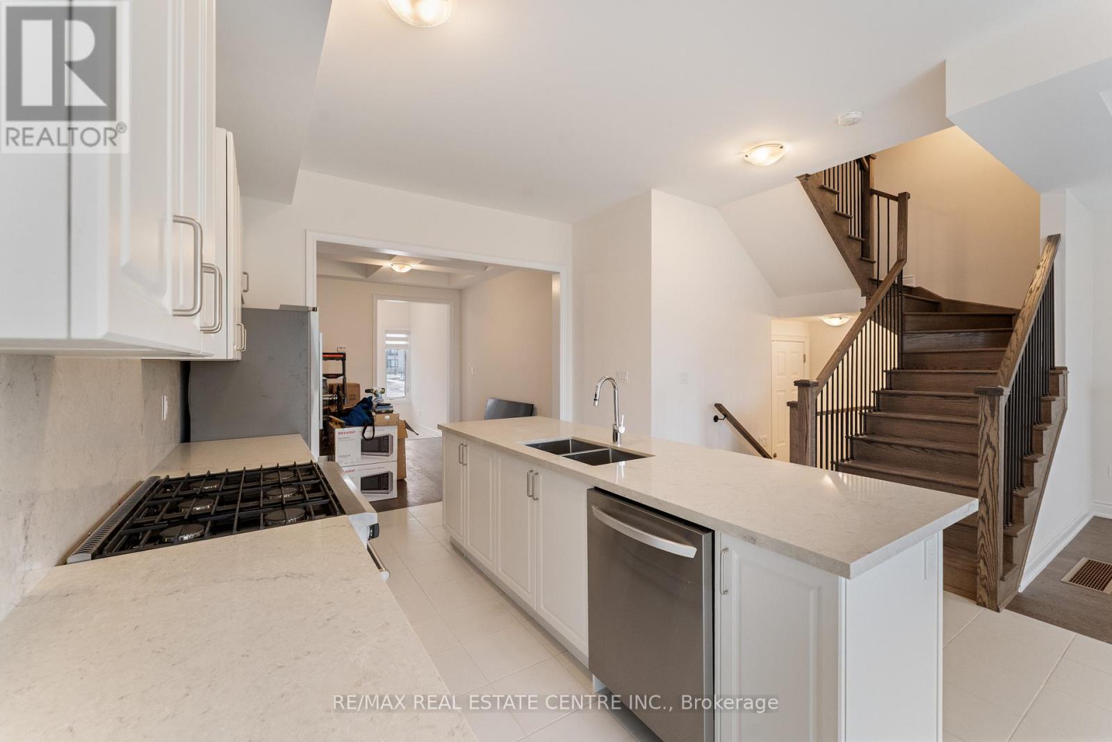 3077 Perkins Way, Oakville, Ontario  L6H 7G1 - Photo 8 - W12500510