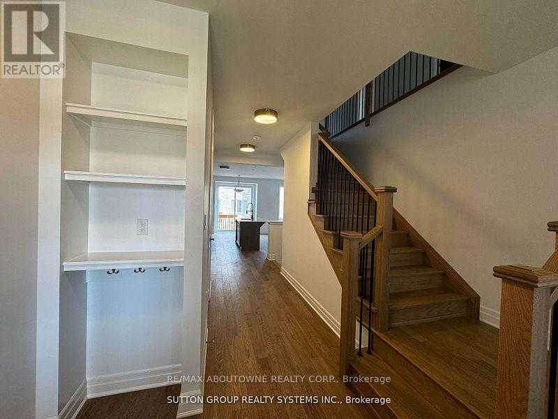 1232 Wheat Boom Drive, Oakville, Ontario  L6H 7Y3 - Photo 2 - W12500514