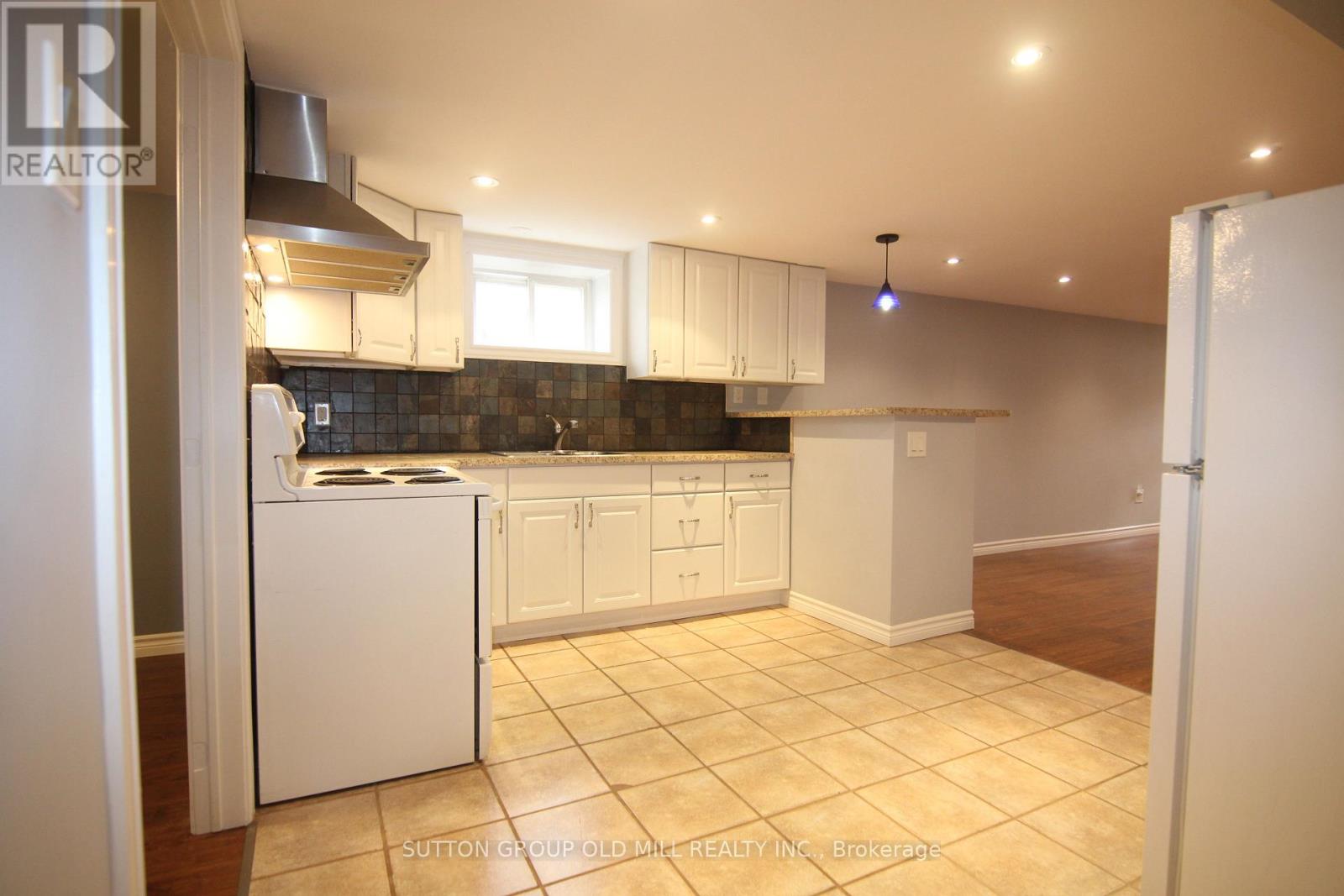 39 Risdon Court, Toronto, Ontario  M9C 4E6 - Photo 6 - W12500520