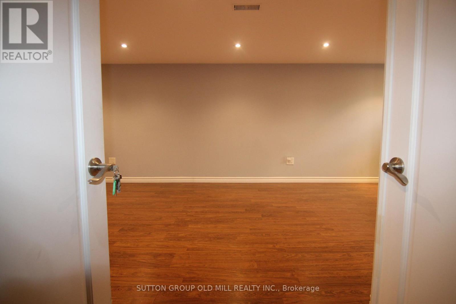 39 Risdon Court, Toronto, Ontario  M9C 4E6 - Photo 7 - W12500520