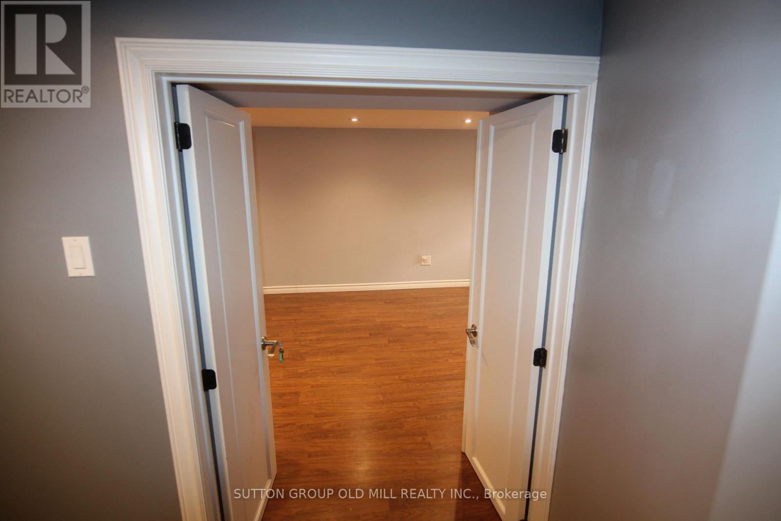 39 Risdon Court, Toronto, Ontario  M9C 4E6 - Photo 8 - W12500520