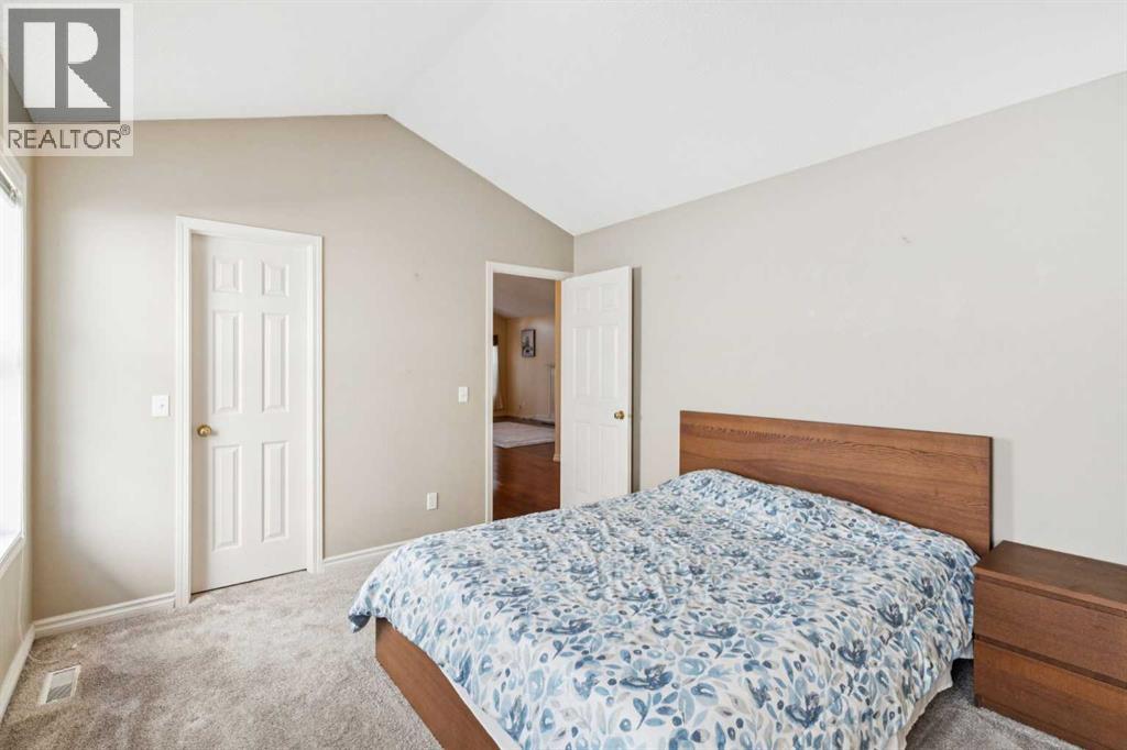 1048 Bridlemeadows Manor Sw, Calgary, Alberta  T2Y 4K9 - Photo 16 - A2262295