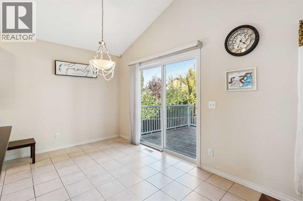 1048 Bridlemeadows Manor Sw, Calgary, Alberta  T2Y 4K9 - Photo 13 - A2262295