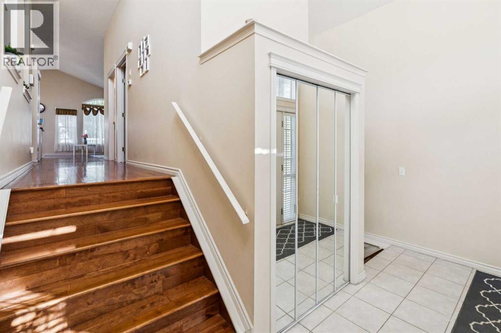 1048 Bridlemeadows Manor Sw, Calgary, Alberta  T2Y 4K9 - Photo 3 - A2262295