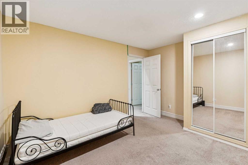 1048 Bridlemeadows Manor Sw, Calgary, Alberta  T2Y 4K9 - Photo 27 - A2262295