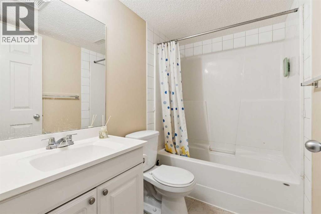 1048 Bridlemeadows Manor Sw, Calgary, Alberta  T2Y 4K9 - Photo 25 - A2262295