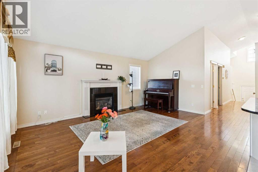 1048 Bridlemeadows Manor Sw, Calgary, Alberta  T2Y 4K9 - Photo 5 - A2262295