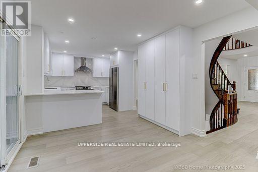 646 York Hill Boulevard, Vaughan, Ontario  L4J 5L8 - Photo 5 - N12467113