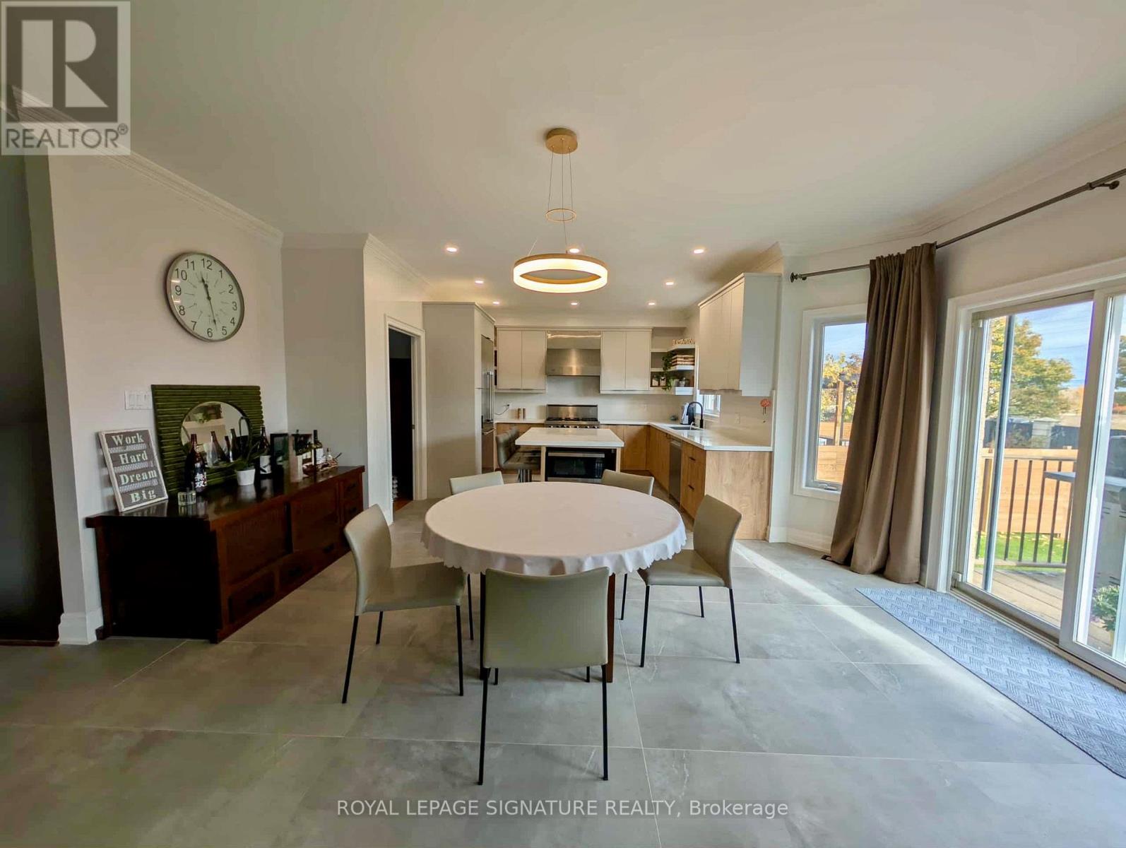 40 Graydon Crescent, Richmond Hill, Ontario  L4B 3V9 - Photo 7 - N12491584