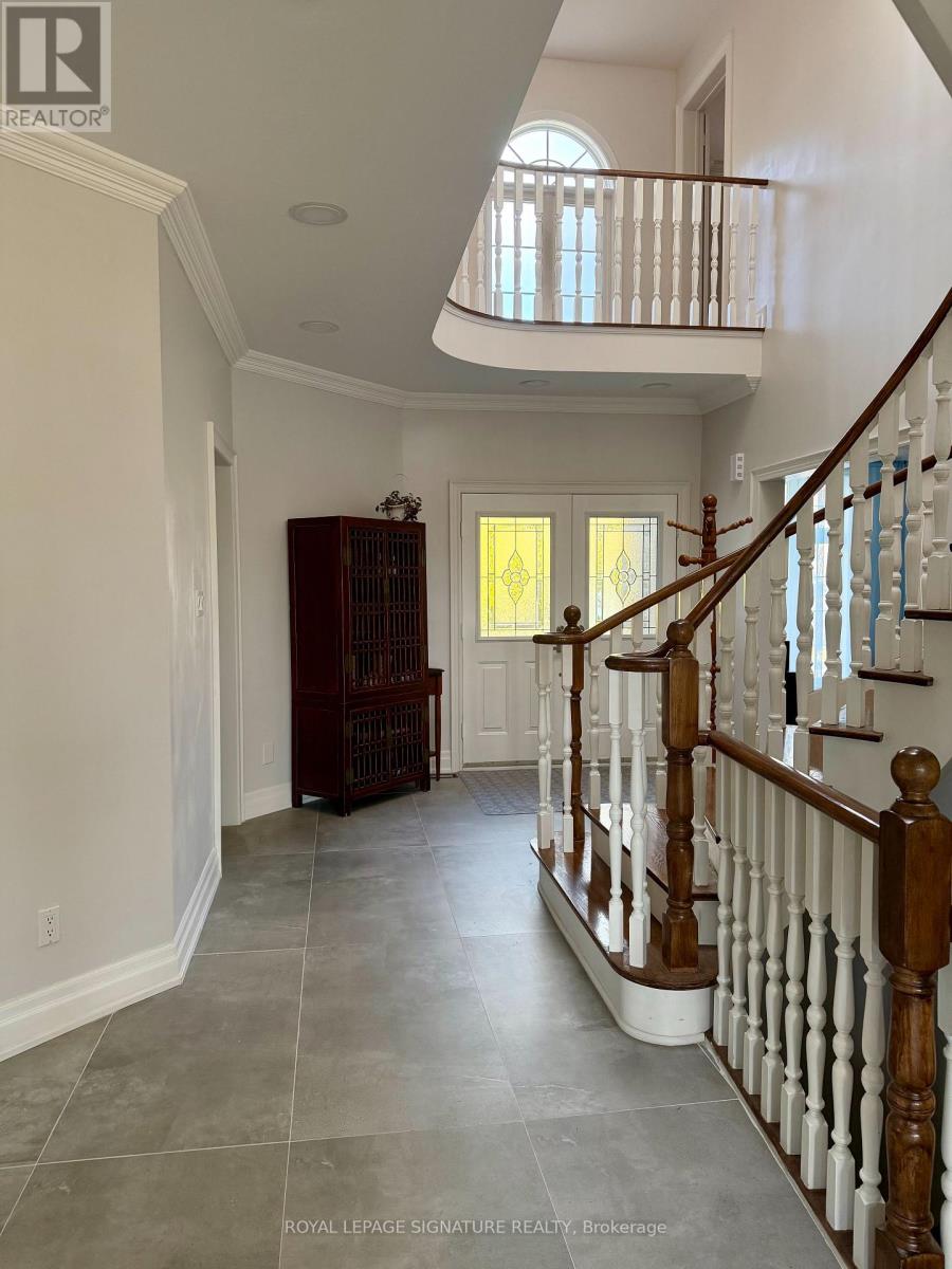 40 Graydon Crescent, Richmond Hill, Ontario  L4B 3V9 - Photo 4 - N12491584