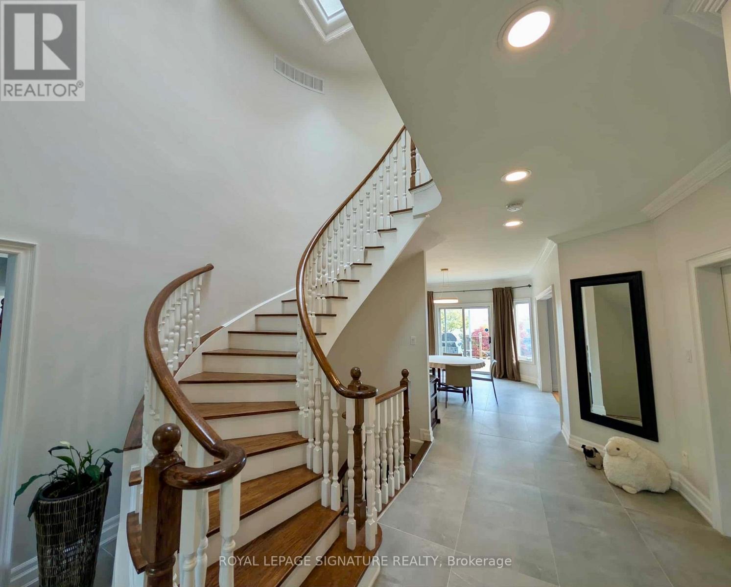 40 Graydon Crescent, Richmond Hill, Ontario  L4B 3V9 - Photo 8 - N12491584