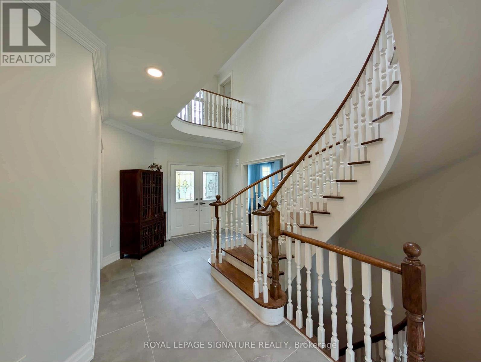 40 Graydon Crescent, Richmond Hill, Ontario  L4B 3V9 - Photo 6 - N12491584