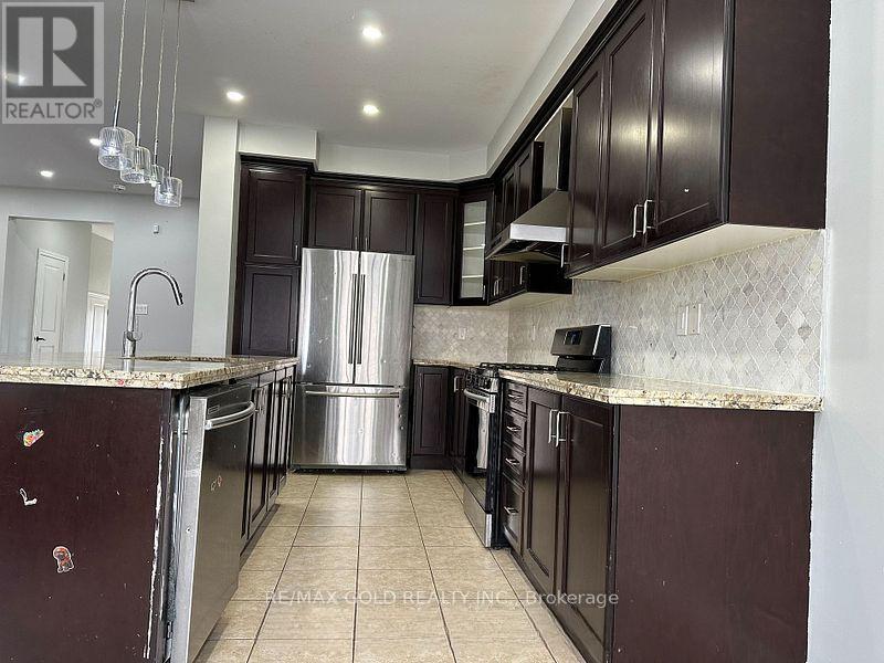 292 Remembrance Drive, Brampton, Ontario  L7A 4J3 - Photo 11 - W12485255