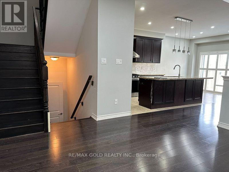 292 Remembrance Drive, Brampton, Ontario  L7A 4J3 - Photo 5 - W12485255