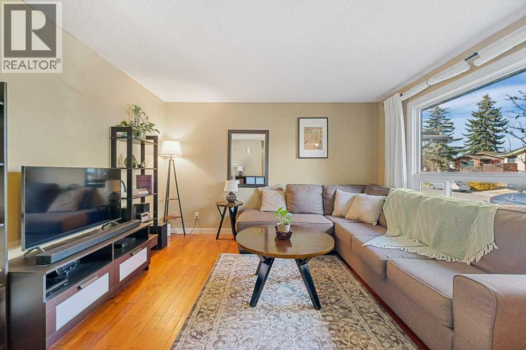 56 Shawmeadows Close Sw, Calgary, Alberta  T2Y 1A7 - Photo 9 - A2264207