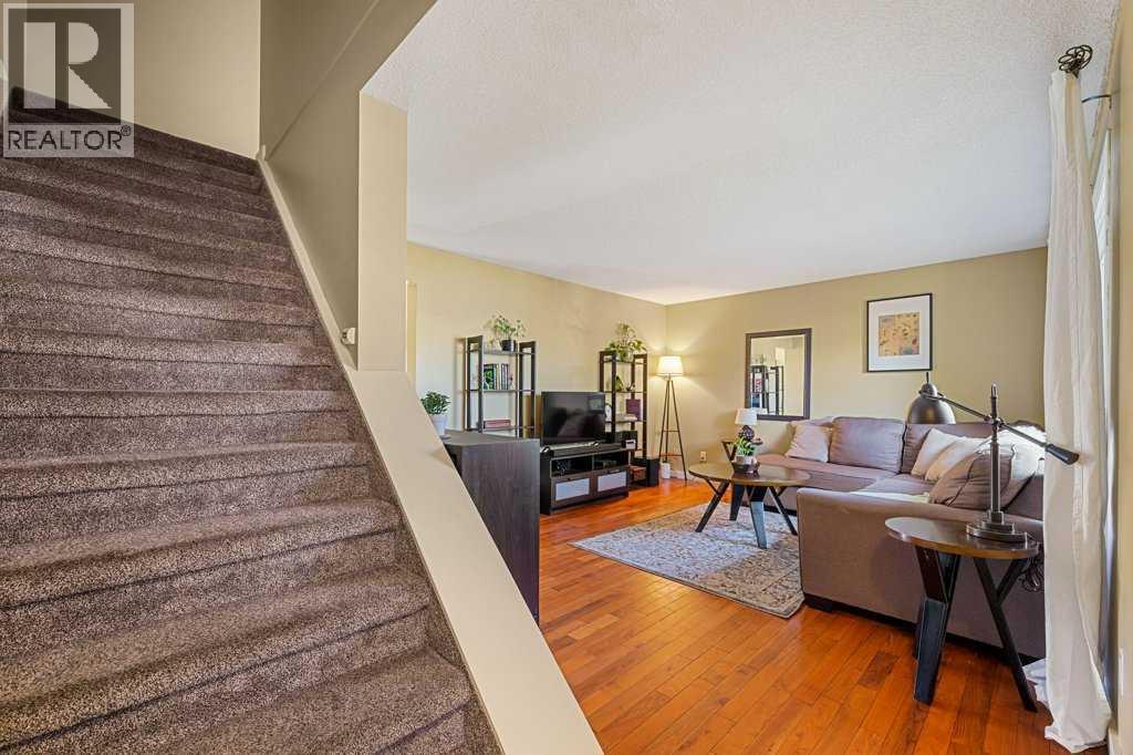 56 Shawmeadows Close Sw, Calgary, Alberta  T2Y 1A7 - Photo 7 - A2264207