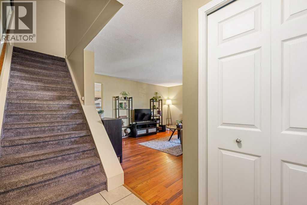 56 Shawmeadows Close Sw, Calgary, Alberta  T2Y 1A7 - Photo 6 - A2264207