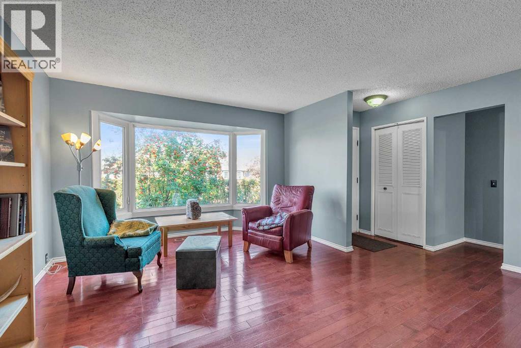 212 Dovercrest Place Se, Calgary, Alberta  T2B 1Y5 - Photo 7 - A2267924