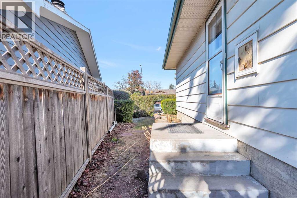 212 Dovercrest Place Se, Calgary, Alberta  T2B 1Y5 - Photo 29 - A2267924