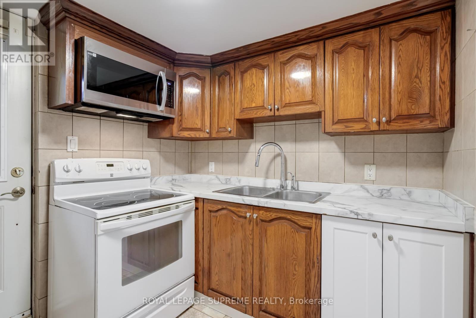 Bsmt - 30 Lacey Avenue, Toronto, Ontario  M6M 3L7 - Photo 10 - W12500530