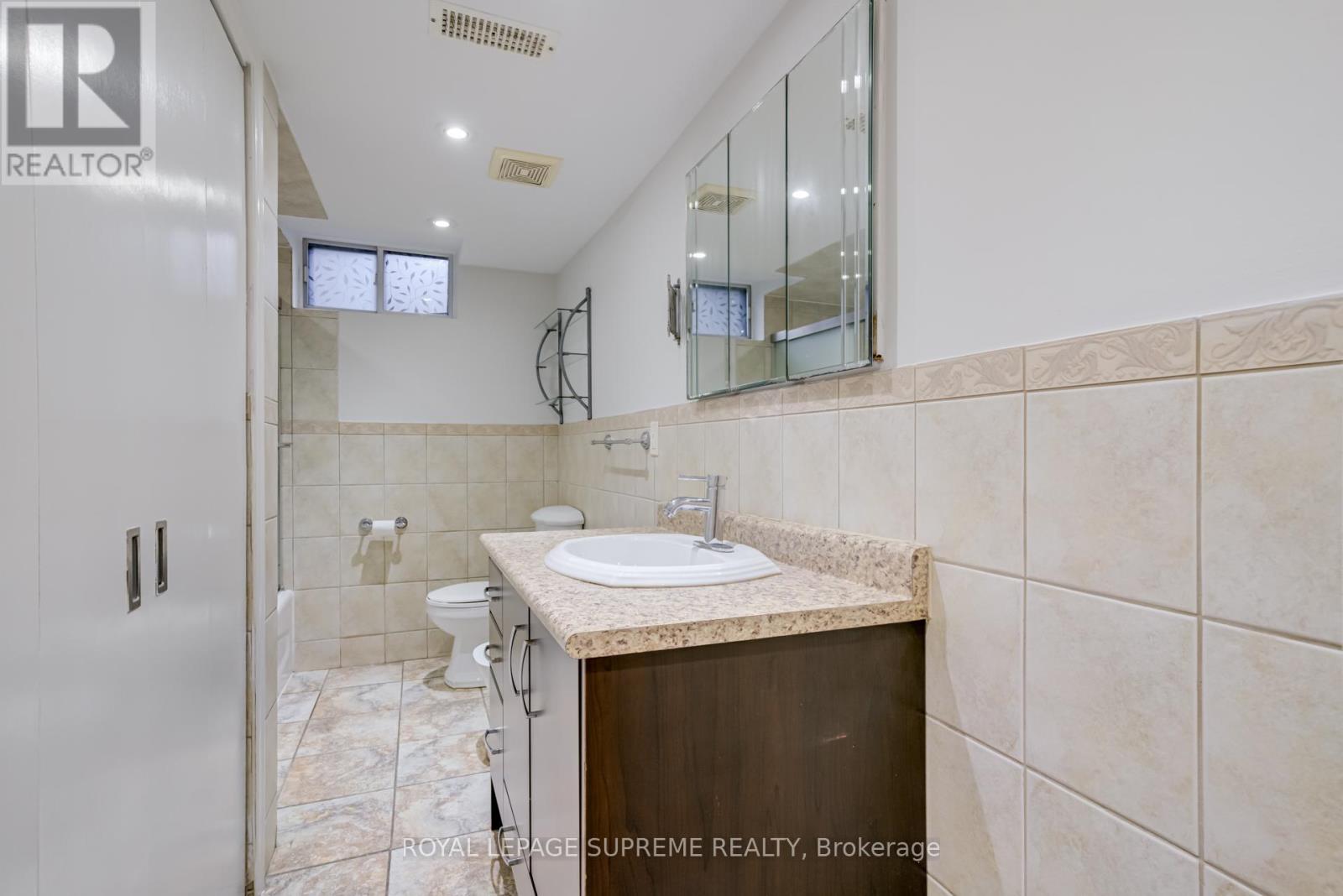 Bsmt - 30 Lacey Avenue, Toronto, Ontario  M6M 3L7 - Photo 12 - W12500530