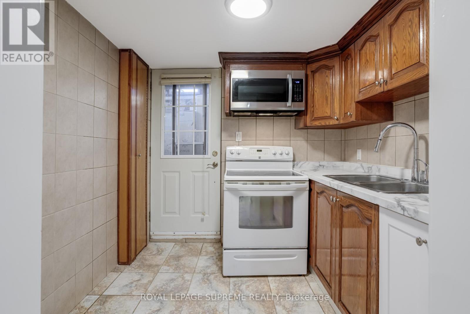 Bsmt - 30 Lacey Avenue, Toronto, Ontario  M6M 3L7 - Photo 9 - W12500530