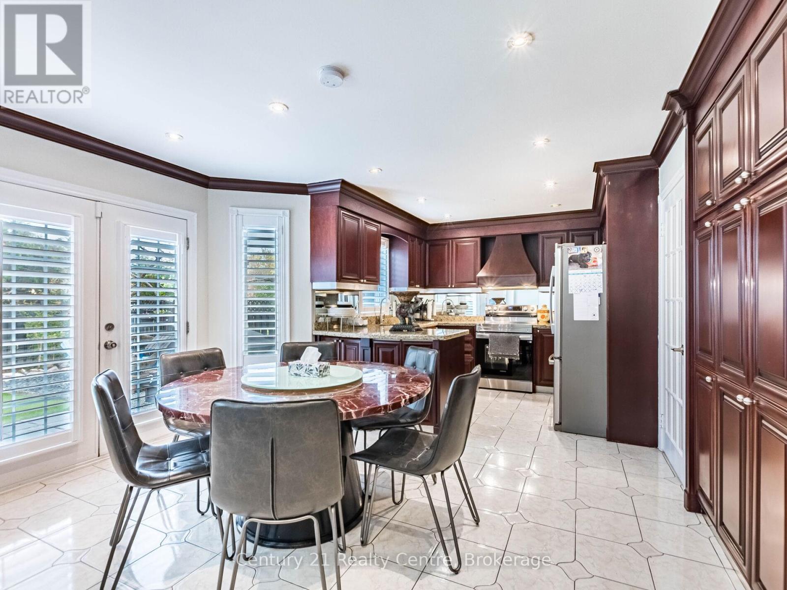 3349 Loyalist Drive, Mississauga, Ontario  L5L 5T9 - Photo 11 - W12500538