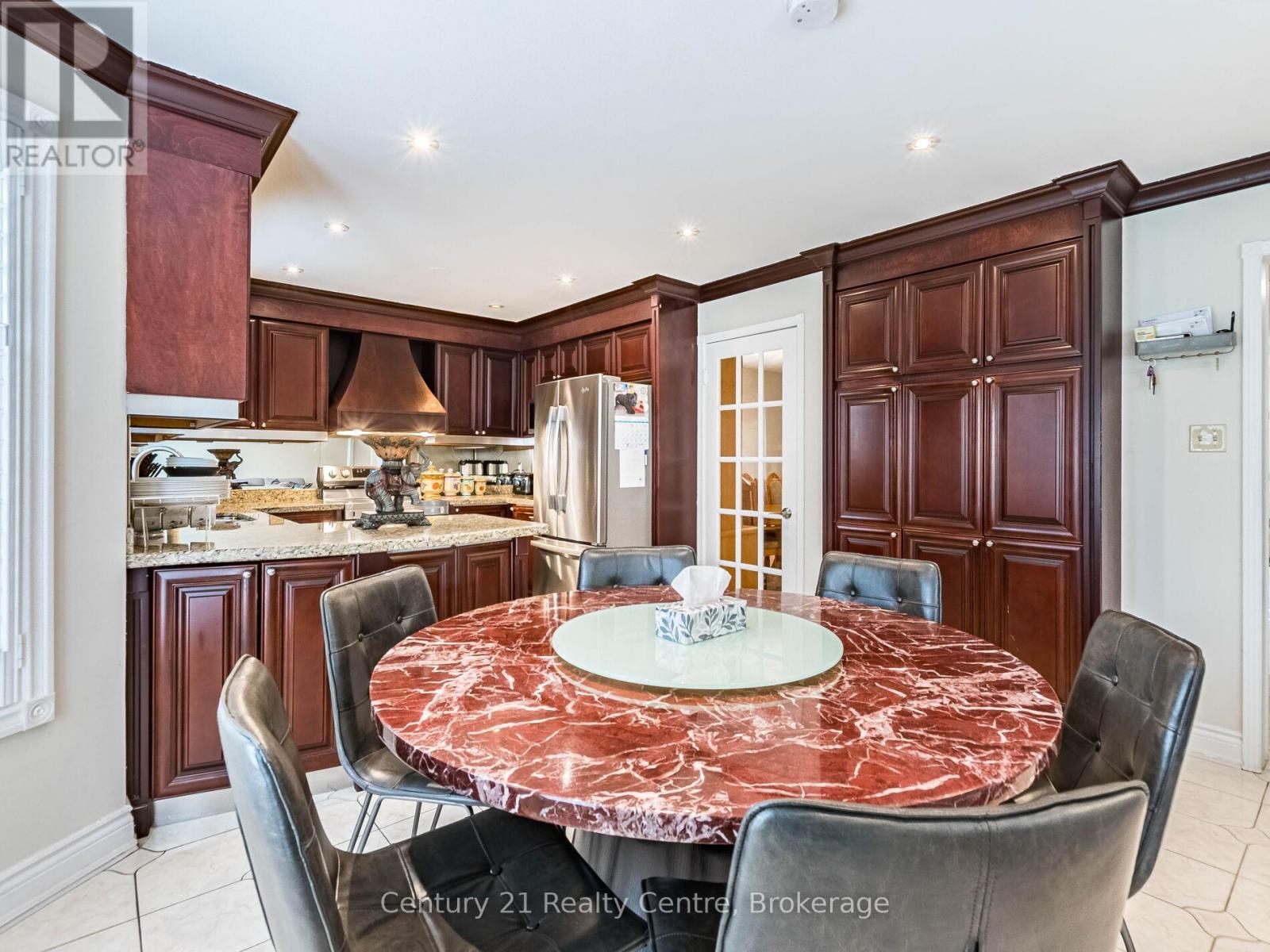 3349 Loyalist Drive, Mississauga, Ontario  L5L 5T9 - Photo 12 - W12500538