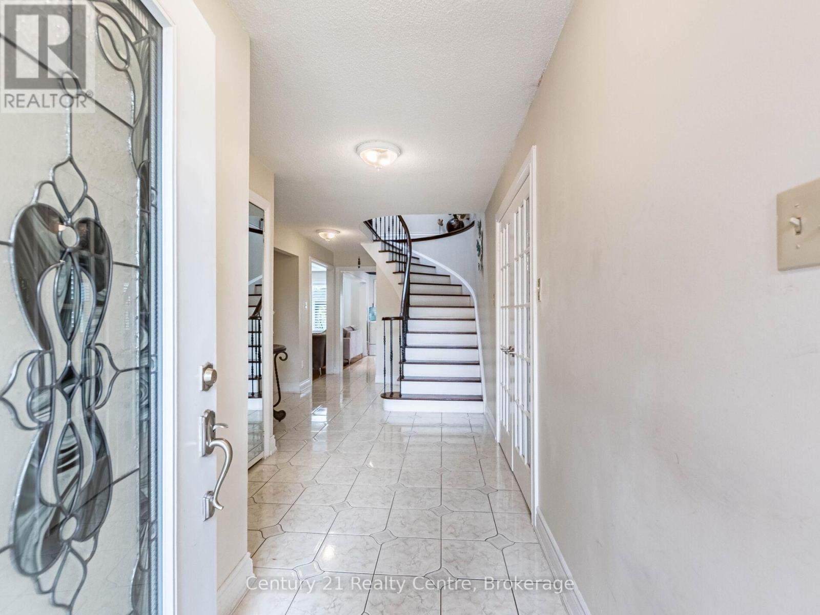 3349 Loyalist Drive, Mississauga, Ontario  L5L 5T9 - Photo 2 - W12500538