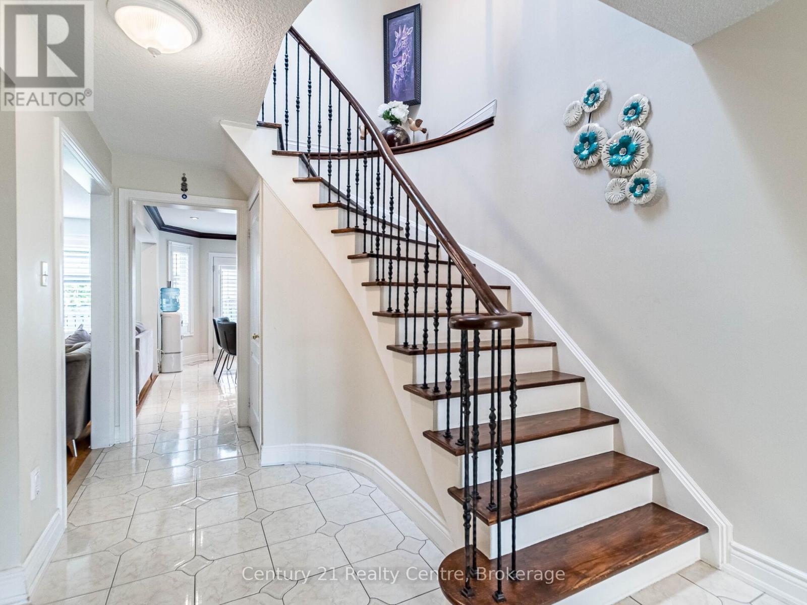 3349 Loyalist Drive, Mississauga, Ontario  L5L 5T9 - Photo 3 - W12500538