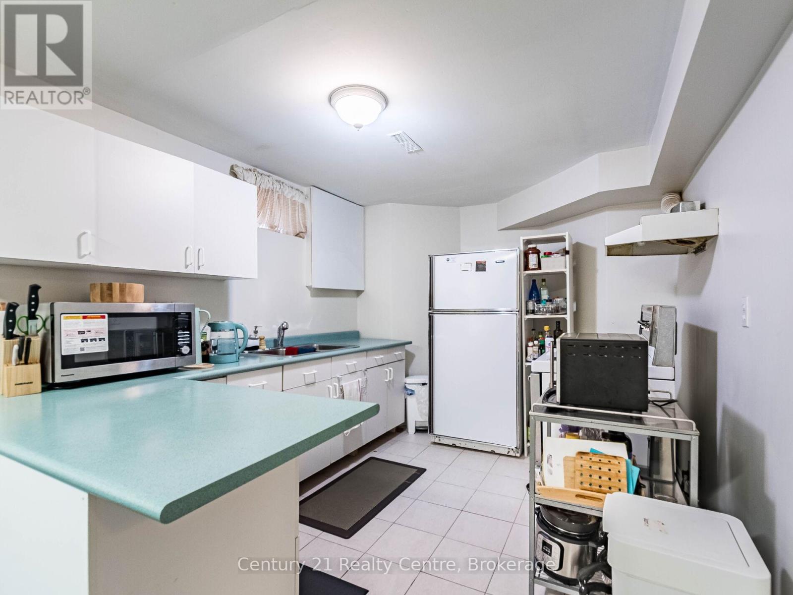 3349 Loyalist Drive, Mississauga, Ontario  L5L 5T9 - Photo 36 - W12500538