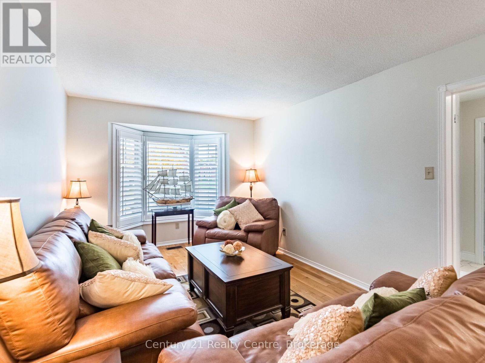 3349 Loyalist Drive, Mississauga, Ontario  L5L 5T9 - Photo 6 - W12500538