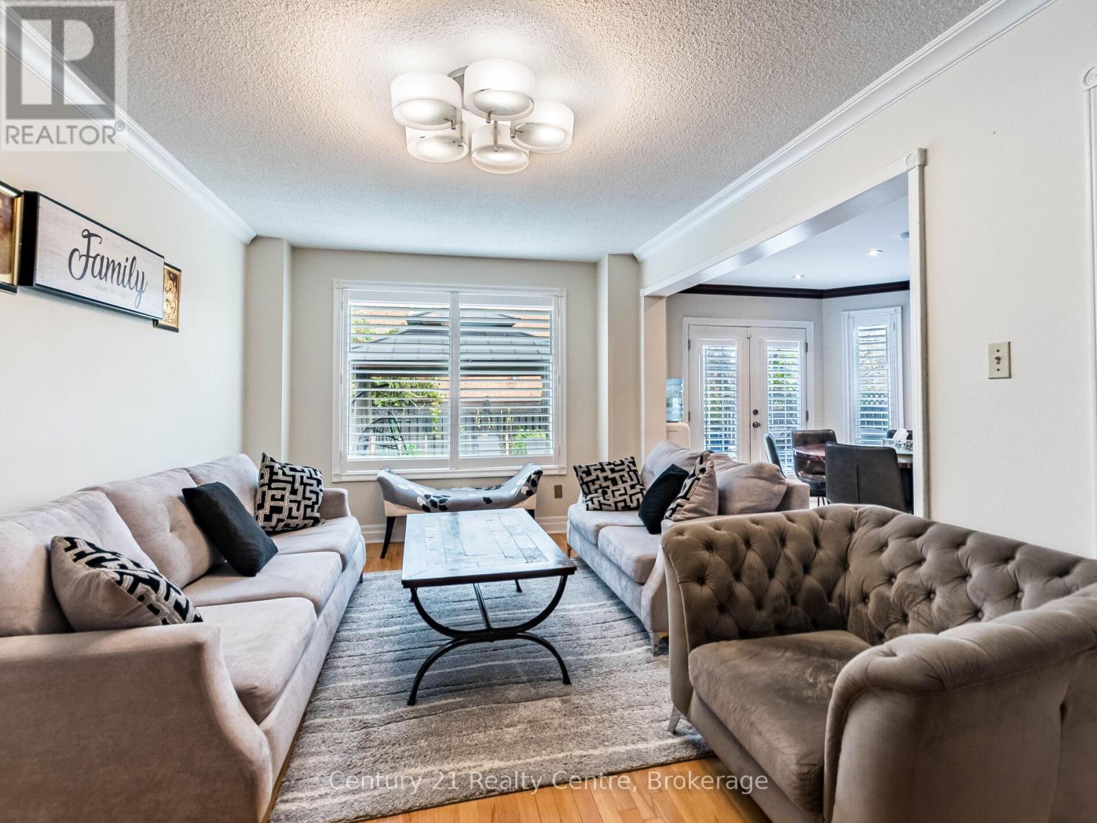 3349 Loyalist Drive, Mississauga, Ontario  L5L 5T9 - Photo 8 - W12500538