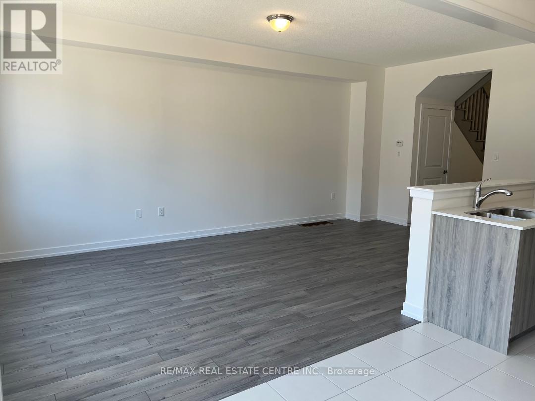 1551 Rose Way, Milton, Ontario  L9E 1V8 - Photo 14 - W12500540