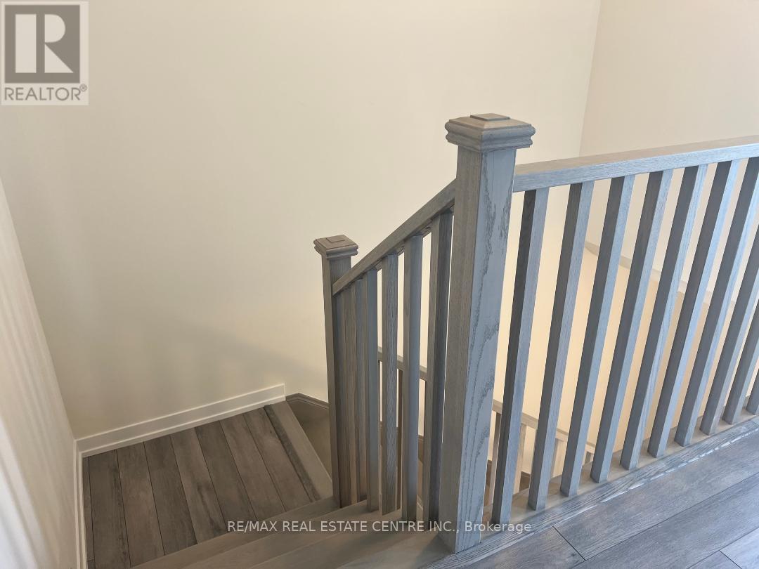 1551 Rose Way, Milton, Ontario  L9E 1V8 - Photo 19 - W12500540