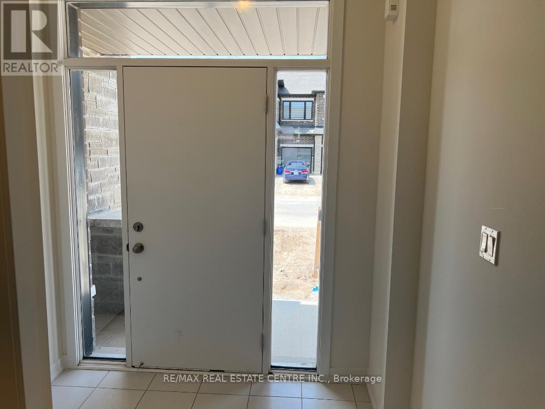 1551 Rose Way, Milton, Ontario  L9E 1V8 - Photo 7 - W12500540